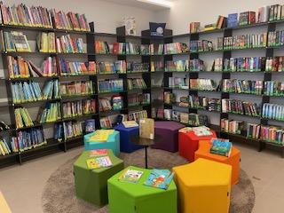 Öffentliche Bibliothek Nußdorf am Attersee innen